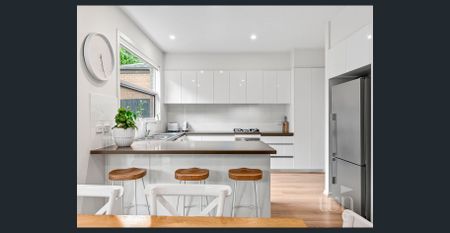 Superb Townhouse - Photo 5