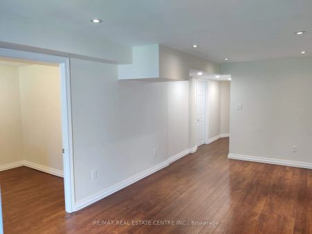 Property For Lease | N9052163 - Photo 5