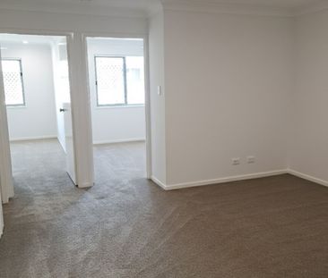 AVAILABLE 06/03/26- 3 BED 2 BATH TOWNHOUSE WITH MULTI PURPOSE ROOM ... - Photo 4