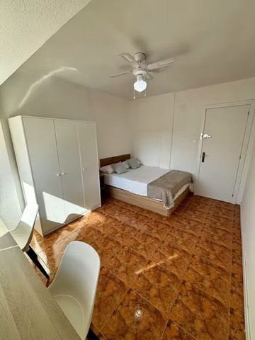 Avenida de Gaspar Aguilar, Valencia, Valencian Community 46017 - Photo 5