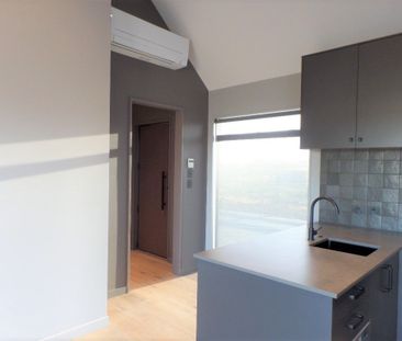 Stylish two bedroom townhouse in the Verdeco Park subdivision. - Photo 4