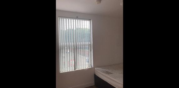 Studio Flat, Leeds, LS9 - Photo 2