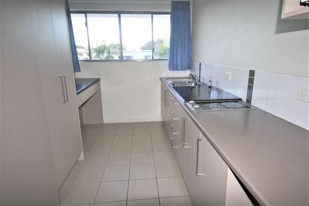Modern One-Bedroom Unit – Furnished & Fully Air-Conditioned - Photo 1