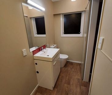 1 brm upstairs unit - recently renovated - Photo 5