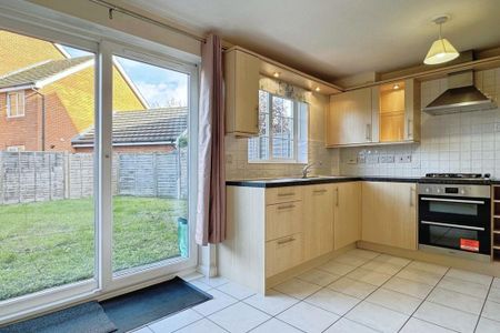 3 bedroom semi-detached house to rent - Photo 5