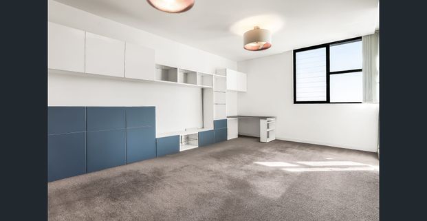 Modern Apartment with Elevated District Views - Photo 1