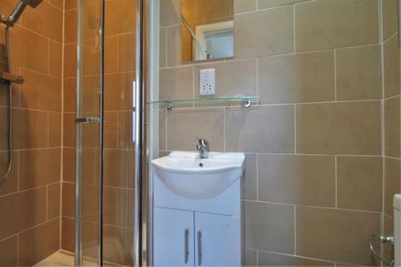1 bedroom Flat To Let - Photo 4