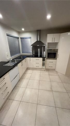 Spacious 4-Bedroom Beachside Home in Macleans - Your Ideal Retreat - Photo 3