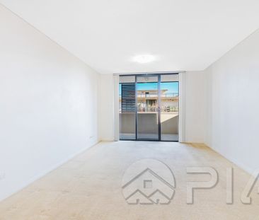 By The River, Ideal Location, Modern & Contemporary Apartment**Entr... - Photo 1