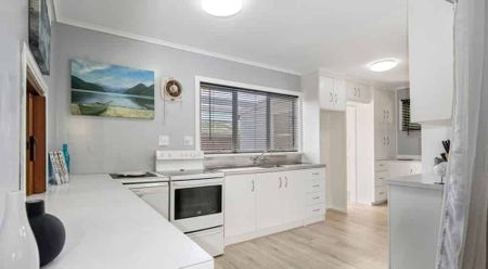 Fun Three Bedroom Home - Photo 4