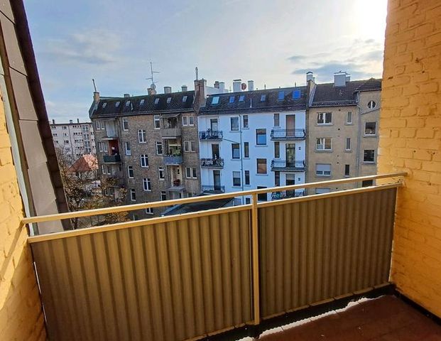 2 Zimmer Dachgeschoss Hobbyraum mit Küche,Balkon und WC - Photo 1