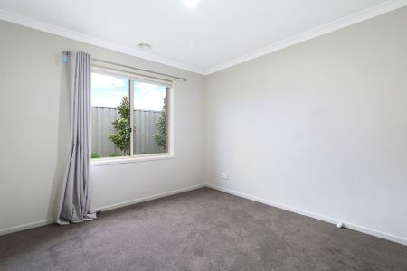 Where Contemporary Living Meets Everyday Ease - Photo 5