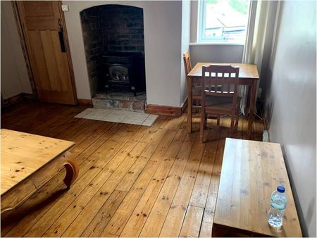 3 bedroom flat to rent - Photo 2