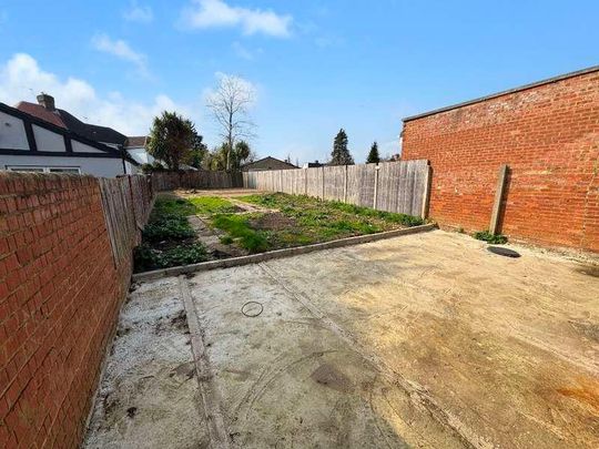 North Hyde Lane, Heston, TW5 - Photo 1