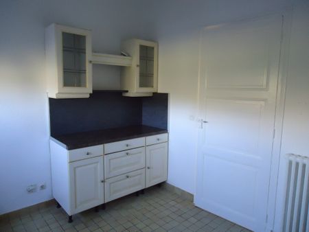 Location Appartement 5 pièces 101m² VARENNES VAUZELLES 58640 - Photo 2