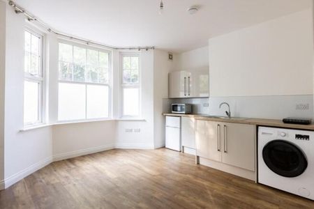 Studio to rent - Photo 2