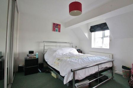 3 bedroom semi-detached house to rent - Photo 4