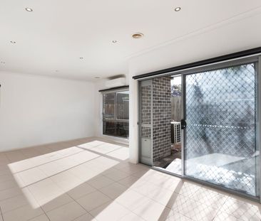 Modern Double Story Townhouse! - Photo 4