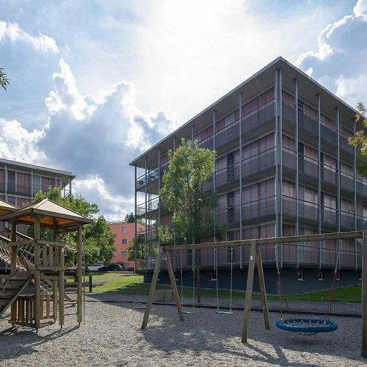 Familienfreundliche Wohnung in Fällanden - Photo 1