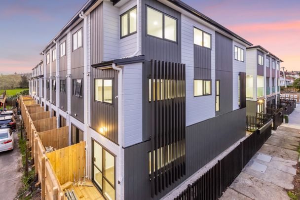 3 Bedroom Brand-New Luxury Terrace Houses for Rent! - Photo 1