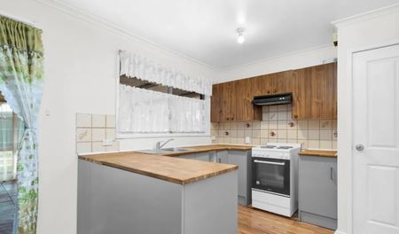 6 May Place, St Andrews NSW 2566 - House For Rent | Domain - Photo 3