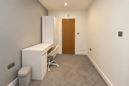 6 bedroom end of terrace house to rent - Photo 5
