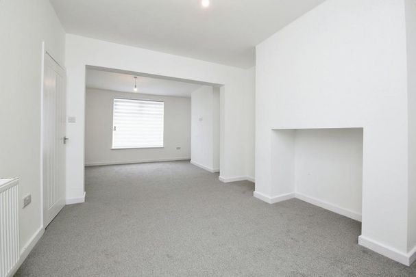3 bedroom end of terrace house to rent - Photo 1