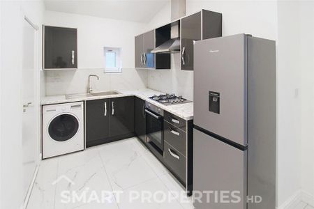 2 bedroom flat to rent - Photo 4