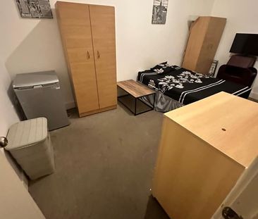 Room in a Shared Flat, Goodhall St, NW10 - Photo 3