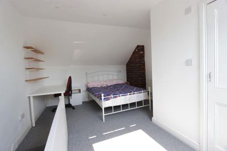 4 bedroom House To Let - Photo 5