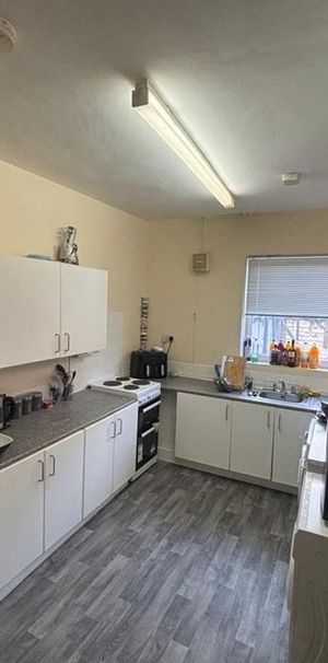4 bedroom terraced house to rent - Photo 1