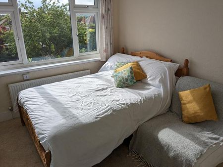 Bright spacious room 25 minutes from Central London. - Photo 2