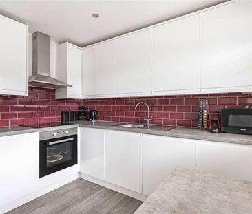 Glen Court, The Glen, Addlestone, Surrey, KT15 - Photo 2