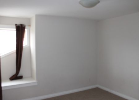 3 Bedroom Townhouse in Glenmore - Photo 2