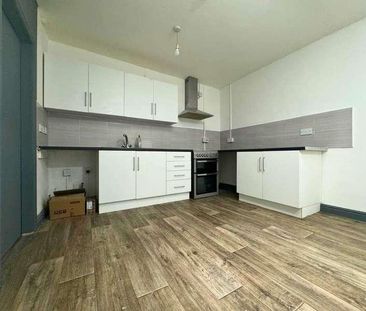 Flat, Carters Green, West Bromwich, B70 - Photo 5