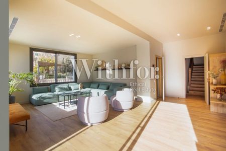 Barcelona, Catalonia 08017 - Photo 3