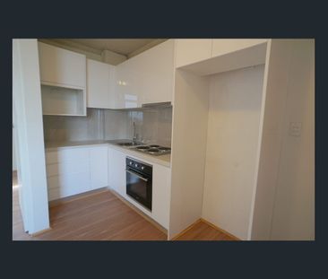 Renovated 1 Bedroom Unit - Photo 4