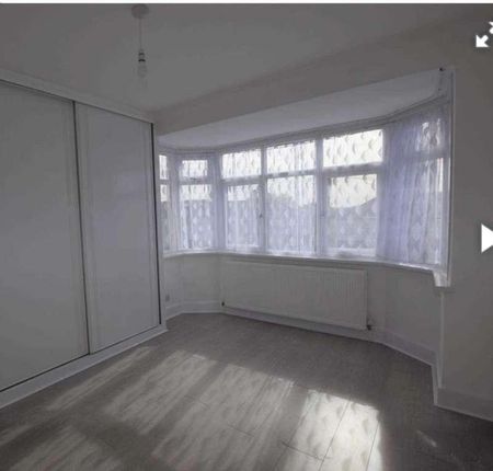 Tiverton Road, Edgware, HA8 - Photo 4