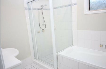 AFFORDABLE LIVING IN CARRARA DUPLEX - Photo 4