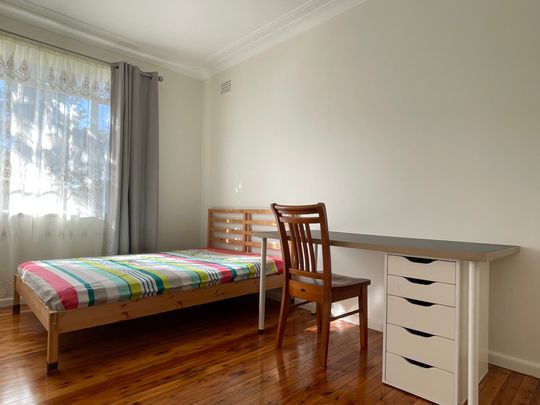 Hornsby - Photo 1