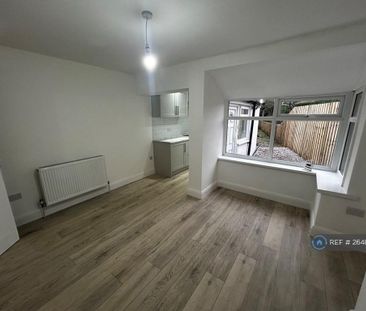 2 bedroom end of terrace house to rent - Photo 1