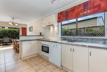 3-Bedroom home -Henderson Convenience! - Photo 5