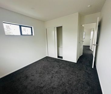 Modern 2BR Home in Ranui - AC & Courtyard - Photo 5