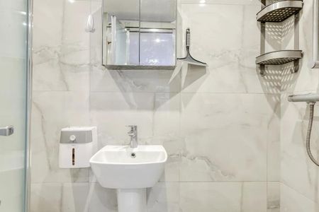 Studio Flat, Very Near Leigh Street Area, WC1H - Photo 4