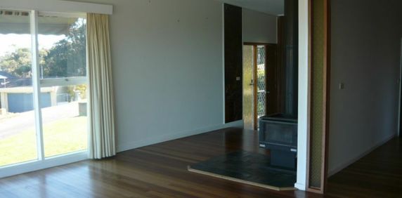 3 BEDROOM HOUSE IN NORTH NAROOMA - Photo 2