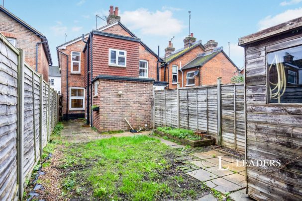 3 bedroom house to rent Cline Road, Guildford, GU1 - Photo 1