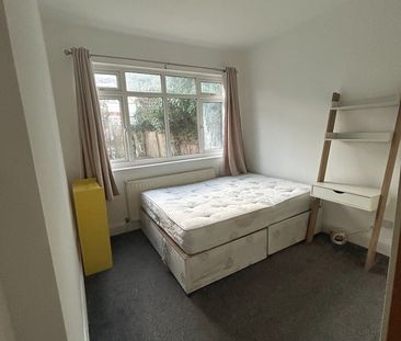 2 Bed Flat, Gainsborough Gardens, NW11 - Photo 6