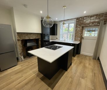 62 Hallowes Lane, S18 - Photo 2