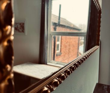 Gorgeous Edwardian house set on the summit of a hill, with commandi... - Photo 6