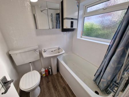 2 bedroom terraced house to rent - Photo 4